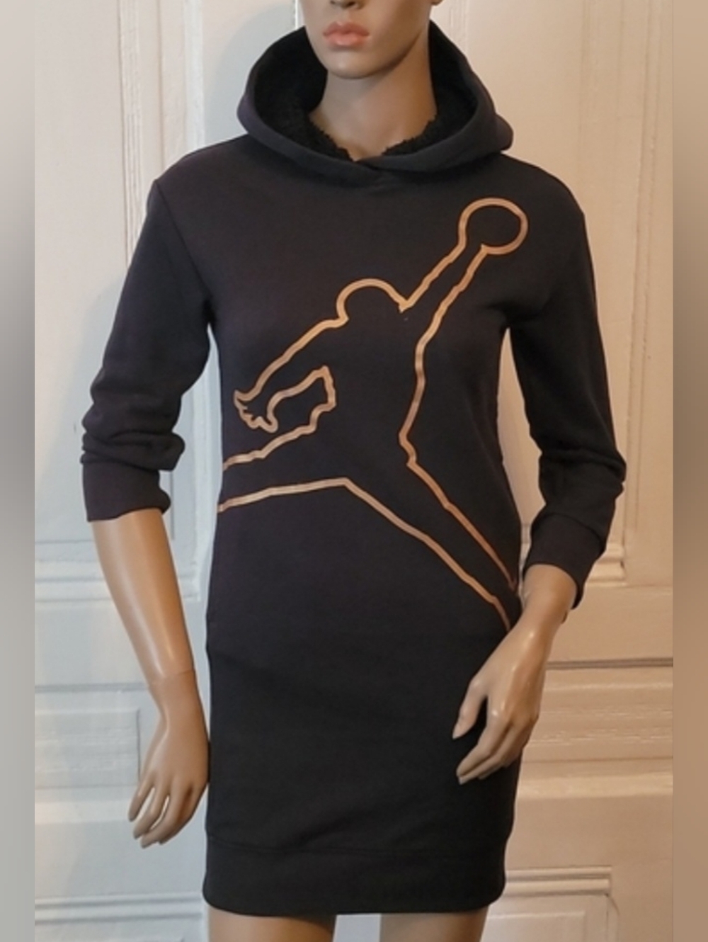 Jordan Dress Women's Size Small. Hooded with Gold Jumpman & Pockets.  Cute